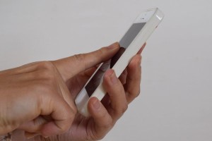 深爪の人の指の使い方　スマホ